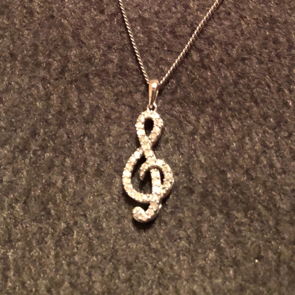White Gold & Diamond necklace
